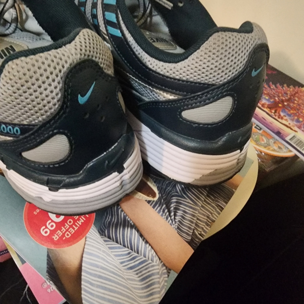 Nike Black and Blue Running Shoes - Picture 2 of 4